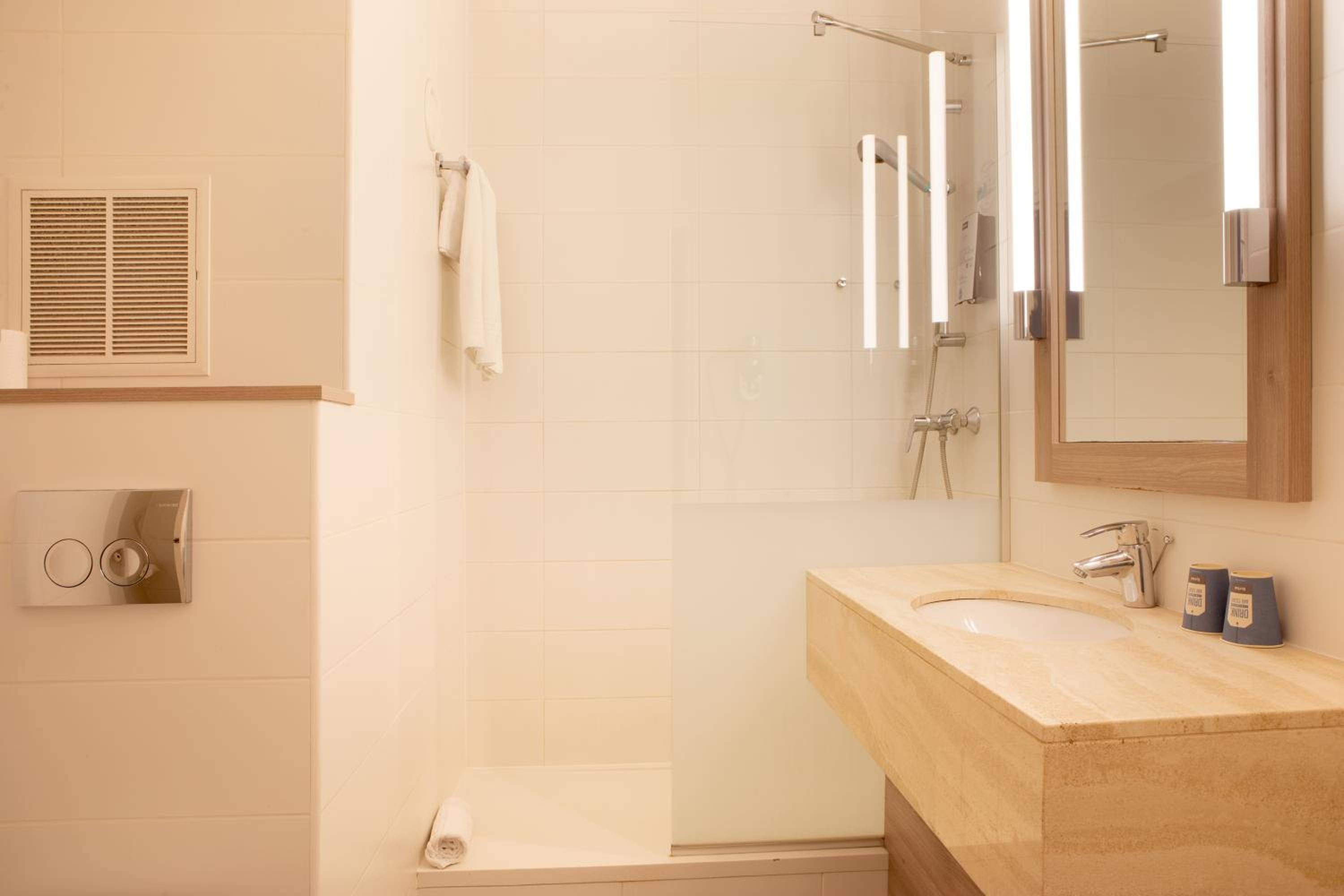 Kyriad Paris Est Bois de Vincennes