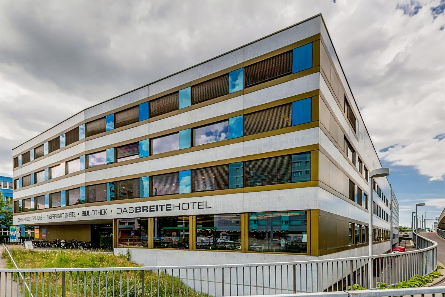 Dasbreitehotel am Rhein