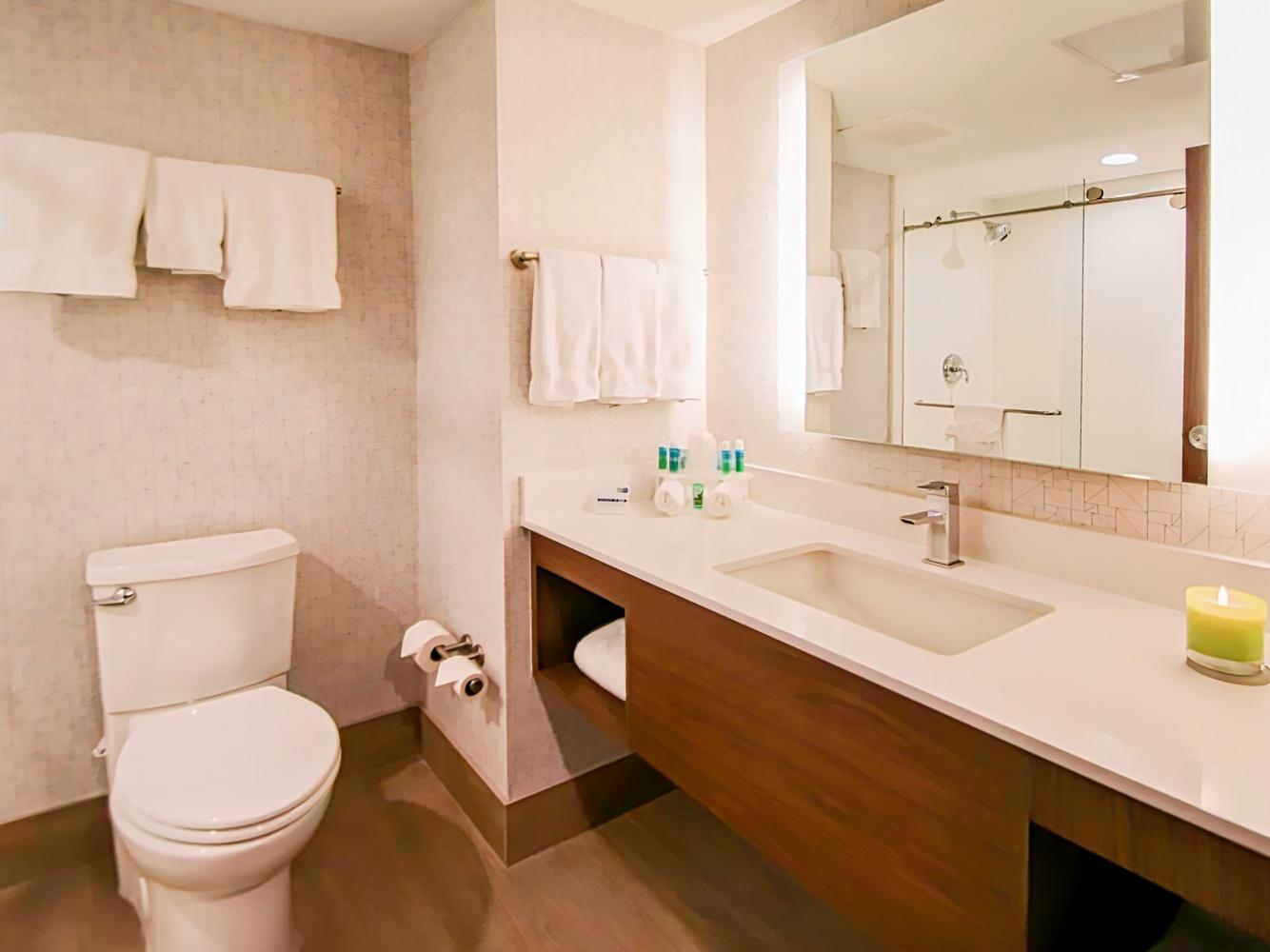 Holiday Inn Express & Suites Miami Airport and Intermodal Area