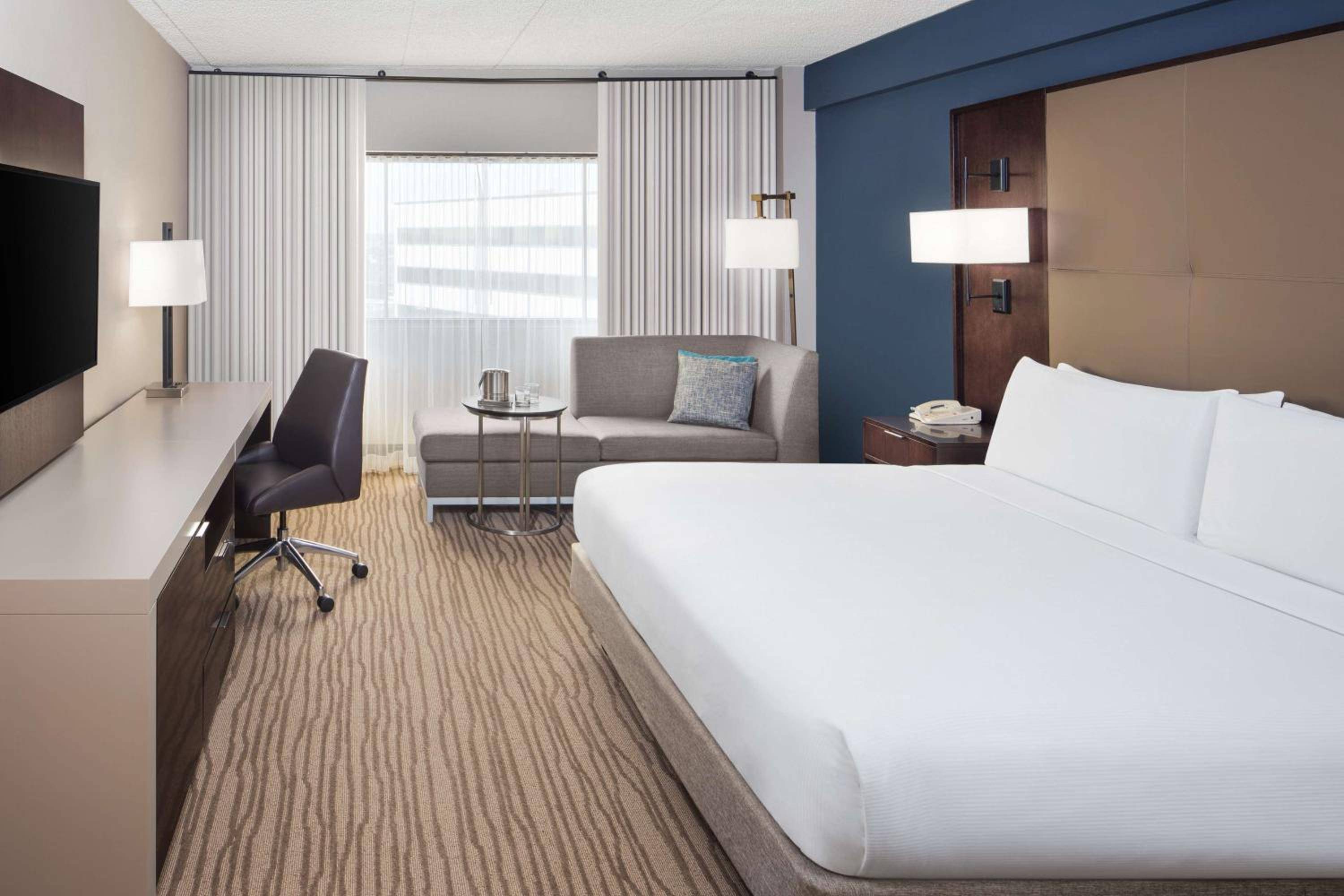 DoubleTree by Hilton Hotel Newark Airport
