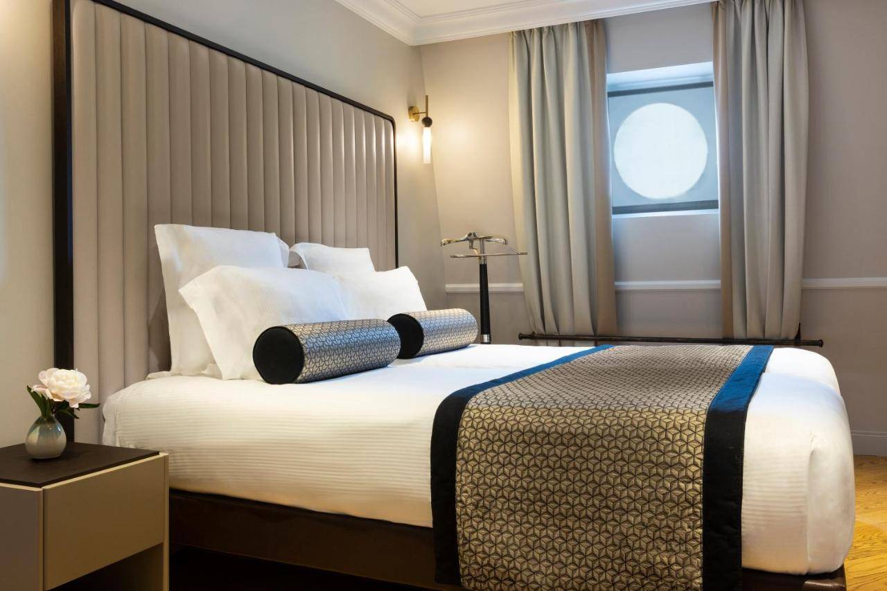 La Clef Tour Eiffel Paris by The Crest Collection