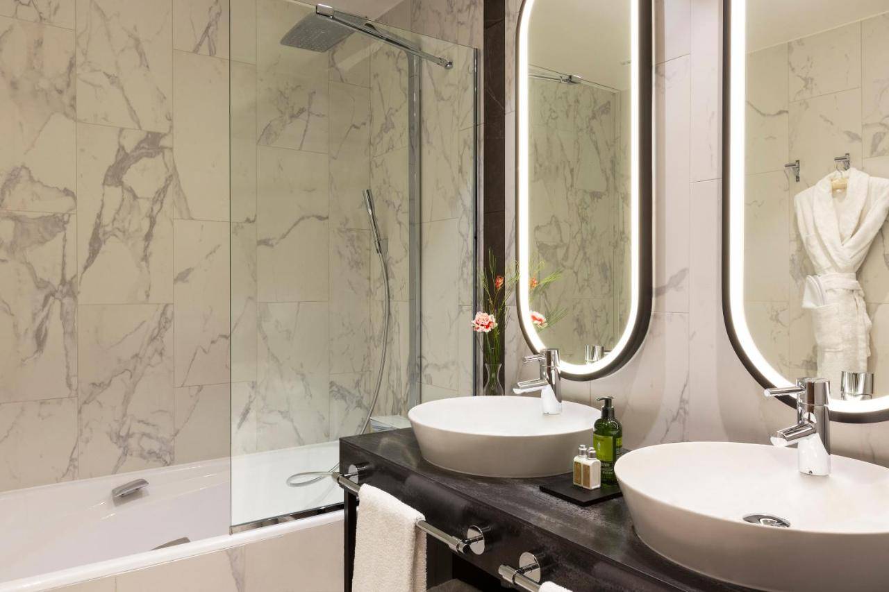 La Clef Tour Eiffel Paris by The Crest Collection