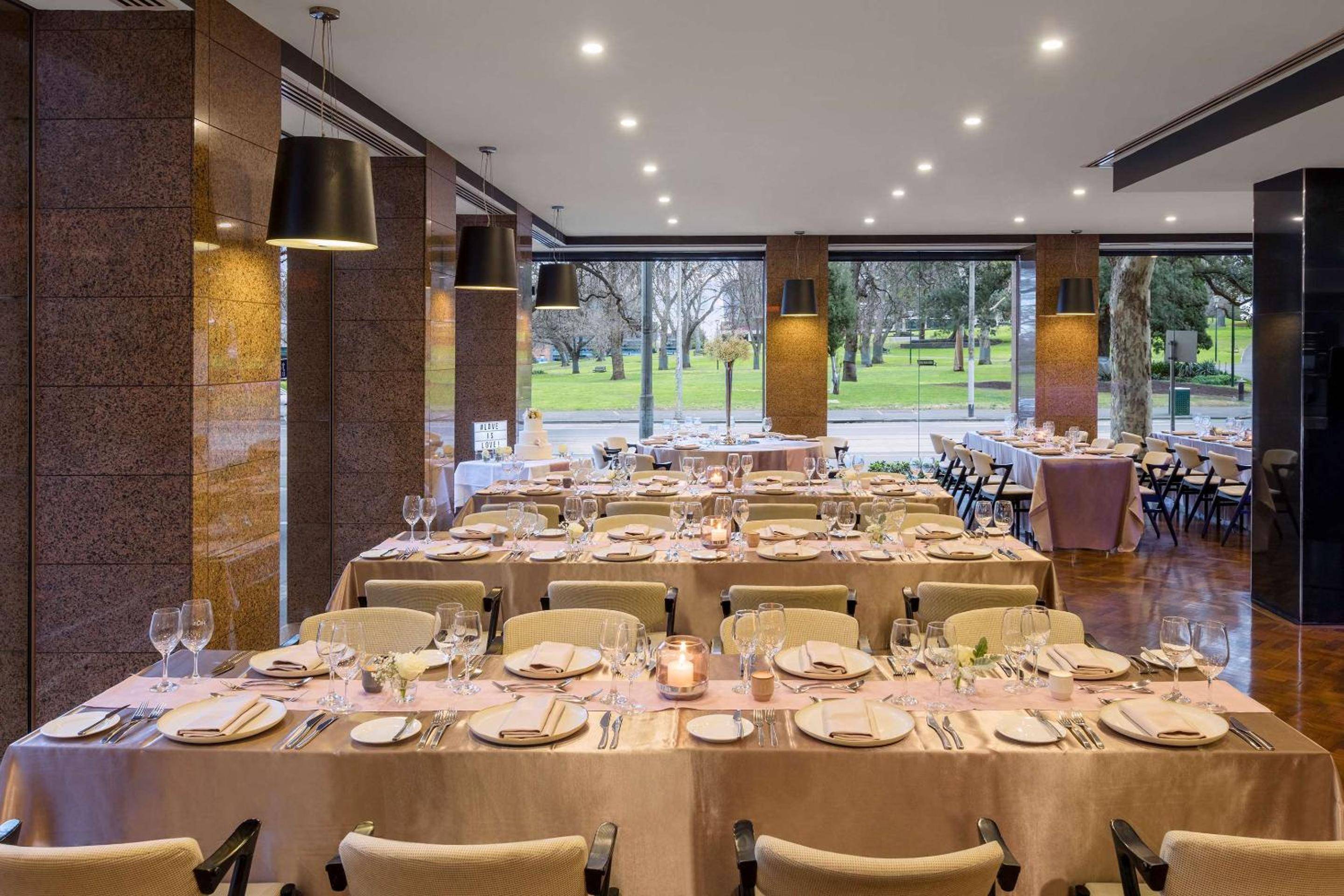 Radisson on Flagstaff Gardens