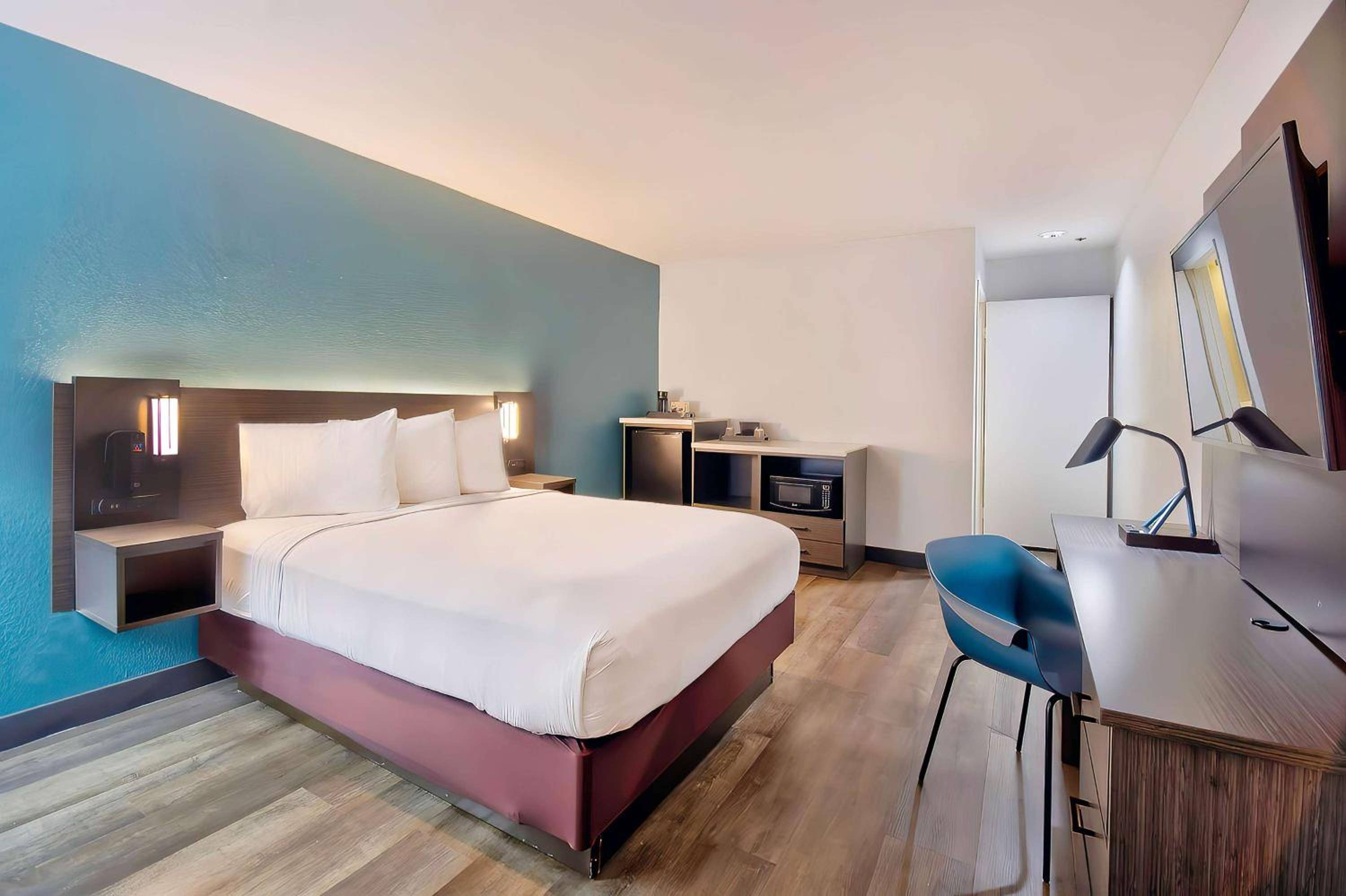 Studio 6 Suites Lawndale