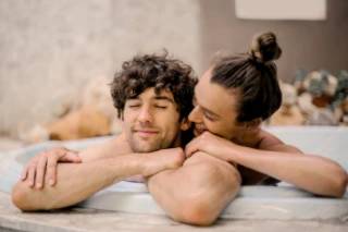 Hotel rooms with a private bathtub or Jacuzzi